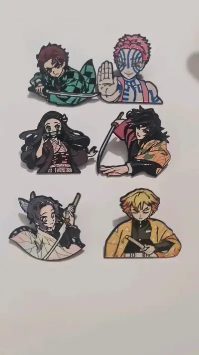 Set de pines de personajes de anime - miniatura 1