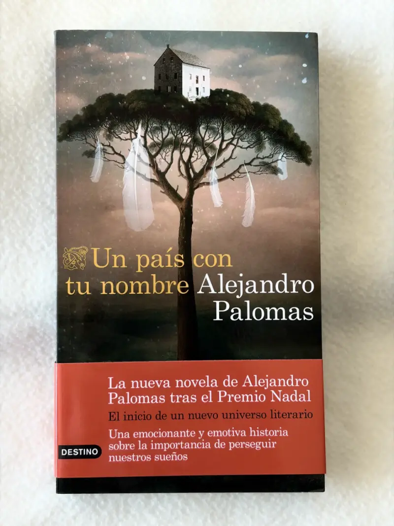 Libro 'Un país con tu nombre' de Alejandro Palomas - 1