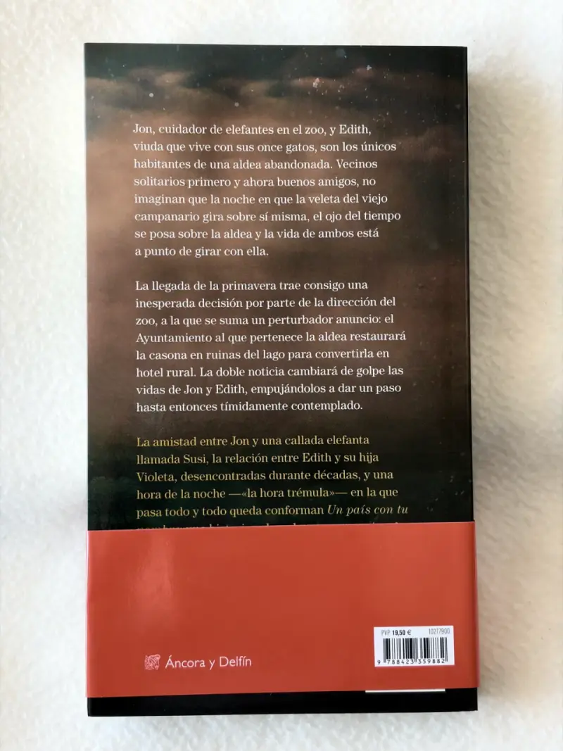 Libro 'Un país con tu nombre' de Alejandro Palomas - 2