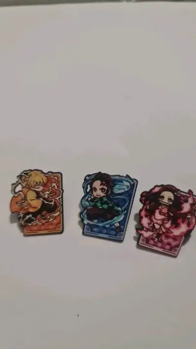 Set de pines de personajes anime - miniatura 2