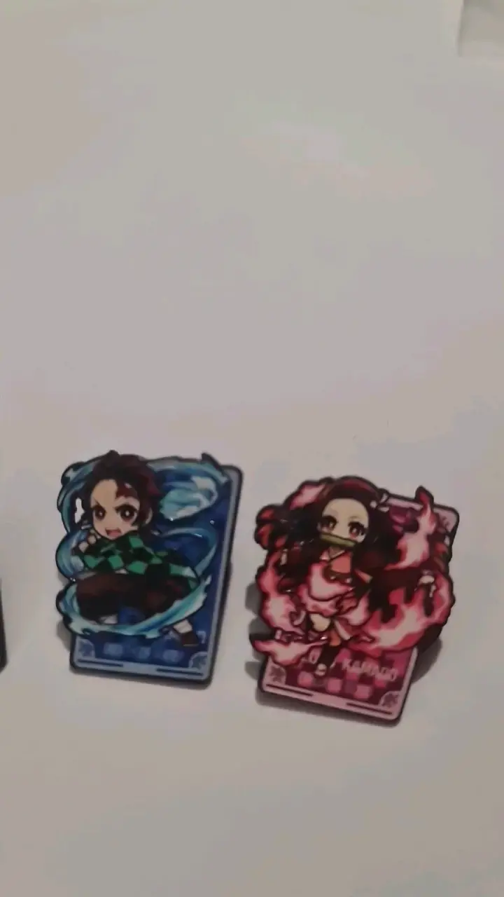 Set de pines de personajes anime - 4