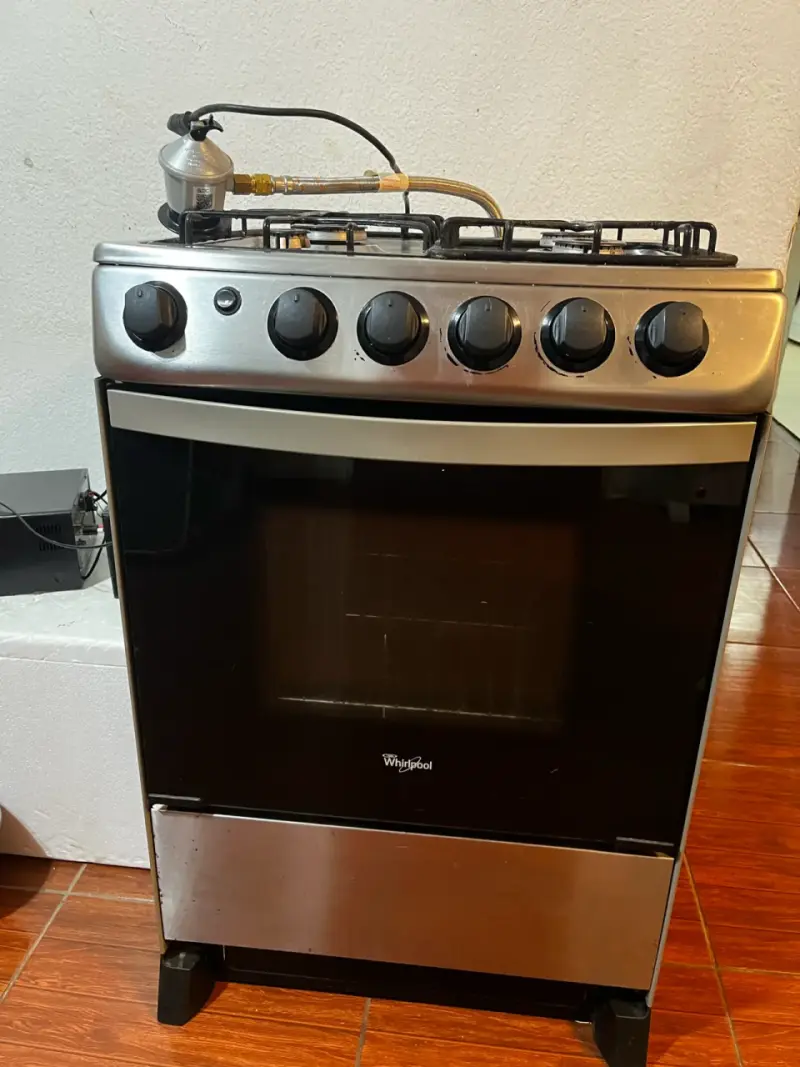 Cocina a gas Whirlpool de 4 quemadores - 1