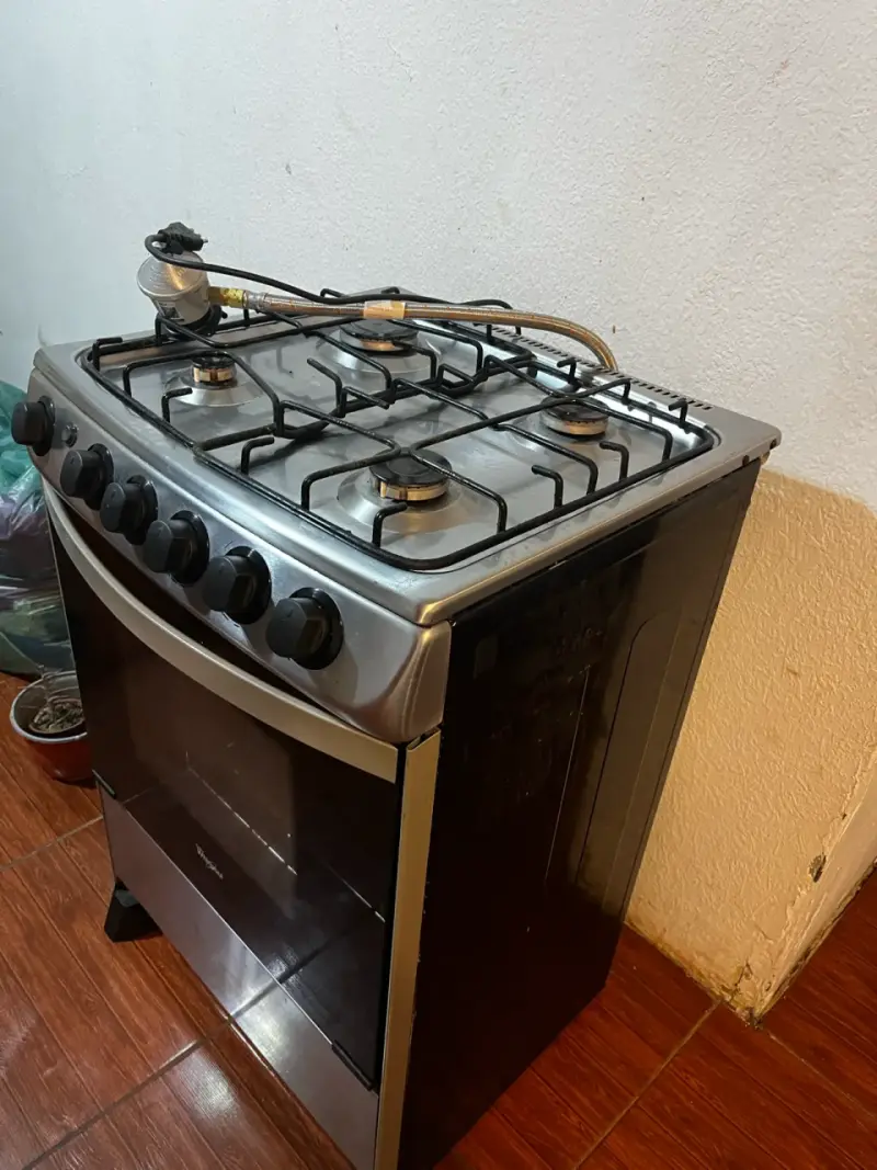 Cocina a gas Whirlpool de 4 quemadores - 2