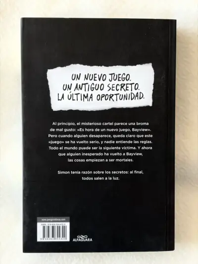 Libro 'Alguien Ha Vuelto' de Karen M. McManus - miniatura 2