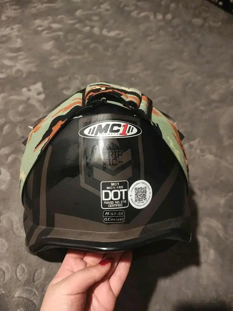 Casco de motocross negro con visera y gafas - 3