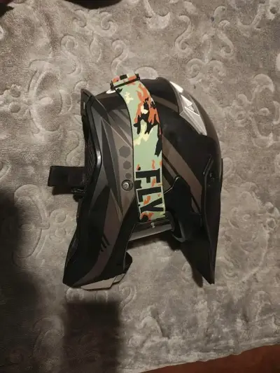 Casco de motocross negro con visera y gafas - miniatura 4