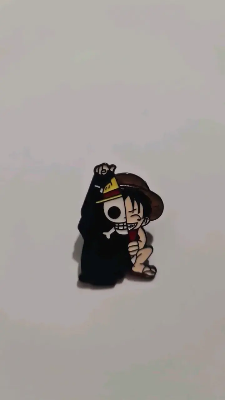 Pin de personaje anime con diseño único - 2