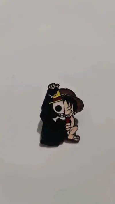Pin de personaje anime con diseño único - miniatura 2
