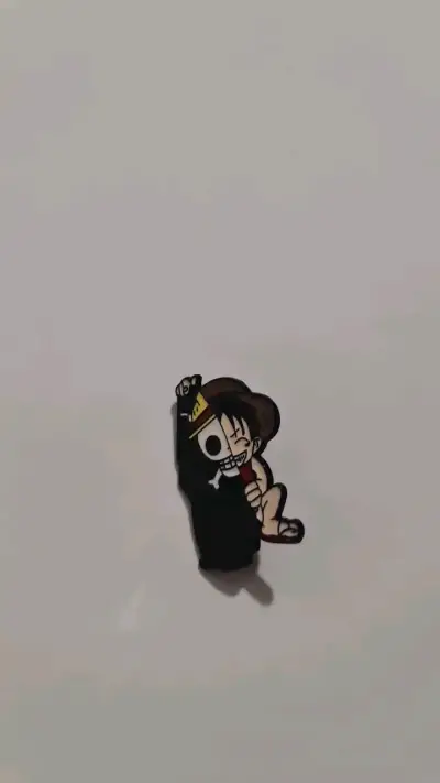 Pin de personaje anime con diseño único - miniatura 4