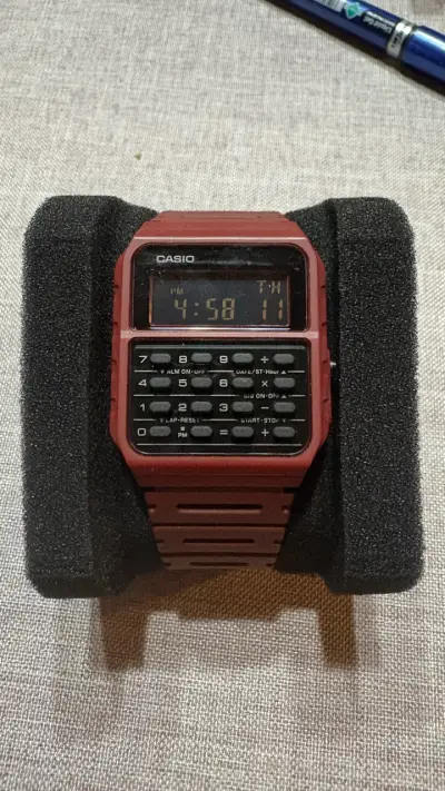 Reloj Casio Vintage con Calculadora Rojo - miniatura 1