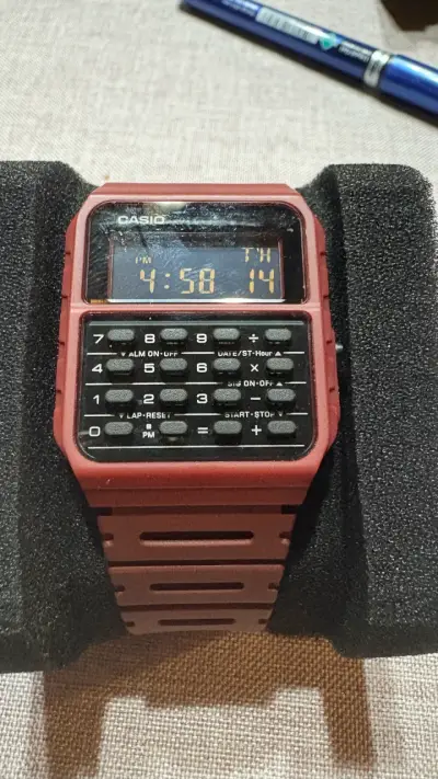 Reloj Casio Vintage con Calculadora Rojo - miniatura 2