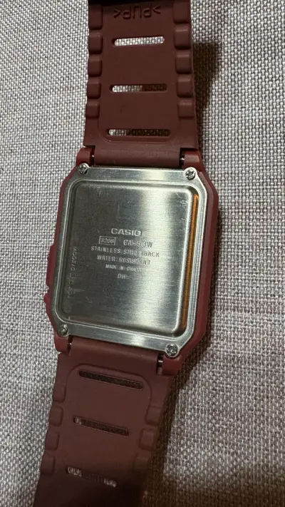 Reloj Casio Vintage con Calculadora Rojo - miniatura 3