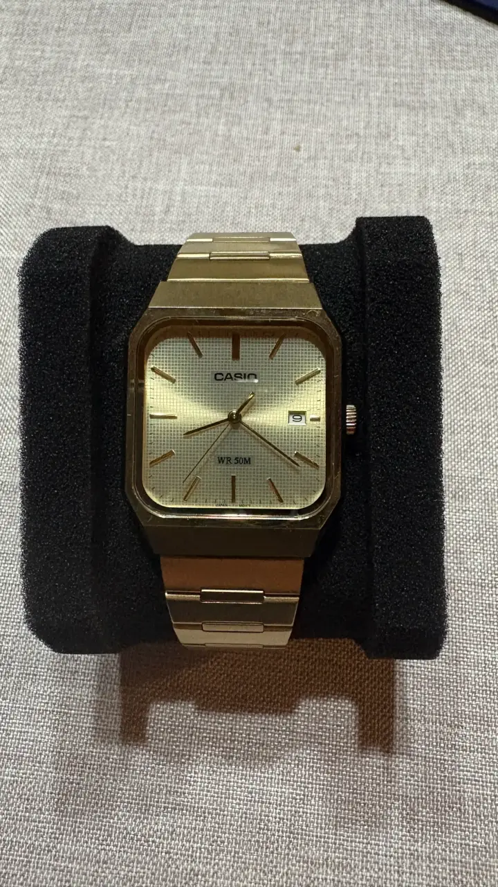Reloj Casio dorado resistente al agua - 2