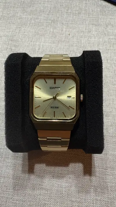 Reloj Casio dorado resistente al agua - miniatura 2