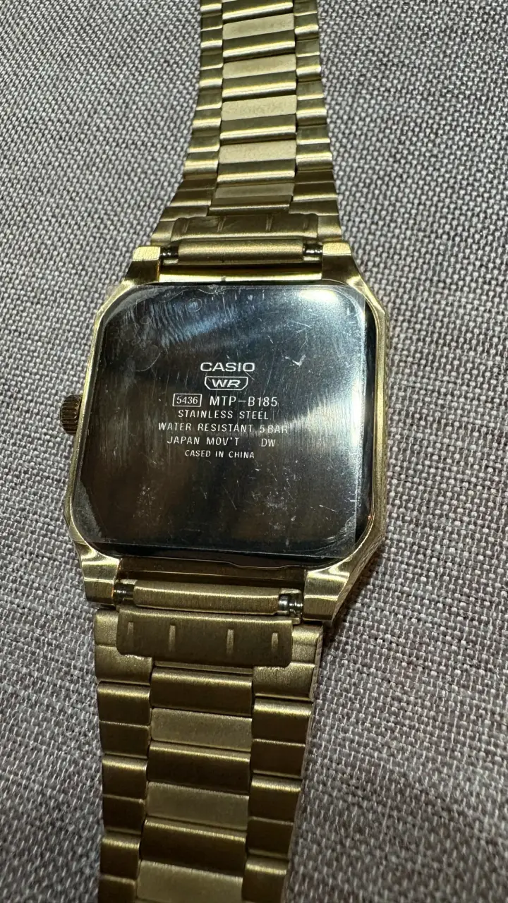 Reloj Casio dorado resistente al agua - 3
