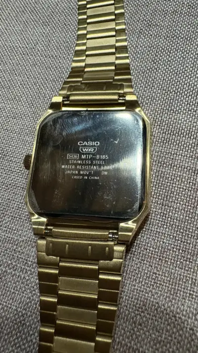 Reloj Casio dorado resistente al agua - miniatura 3