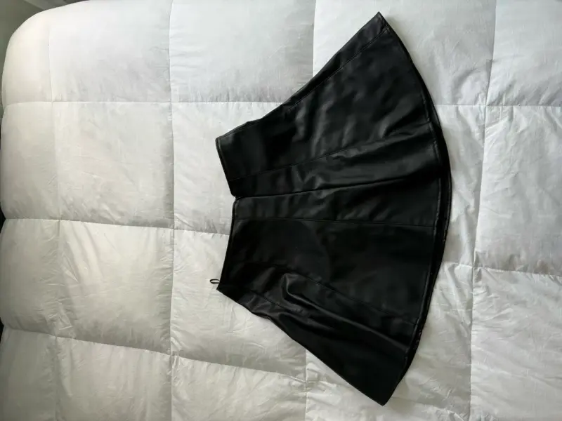 Falda de cuero negra Zara talla M - 2