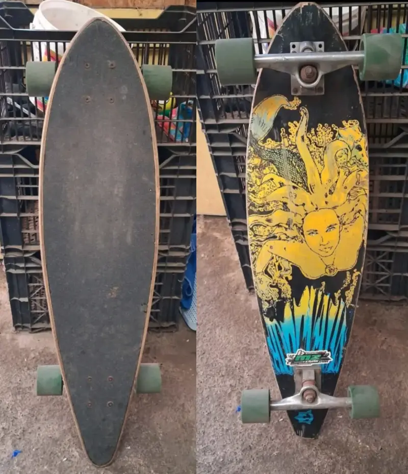 Longboard con diseño artístico y ruedas verdes