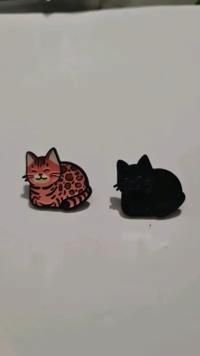 Set de pines de gatos en colores variados - miniatura 2