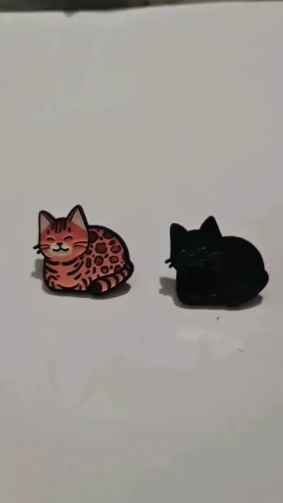 Set de pines de gatos en colores variados - miniatura 3