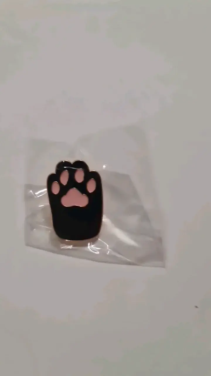 Pin de huella de gato en esmalte negro y rosa - 1