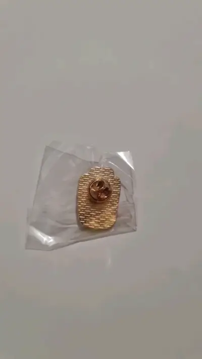 Pin de huella de gato en esmalte negro y rosa - miniatura 5