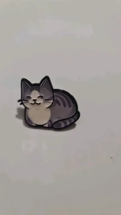 Pin de gato sonriente en esmalte - miniatura 1