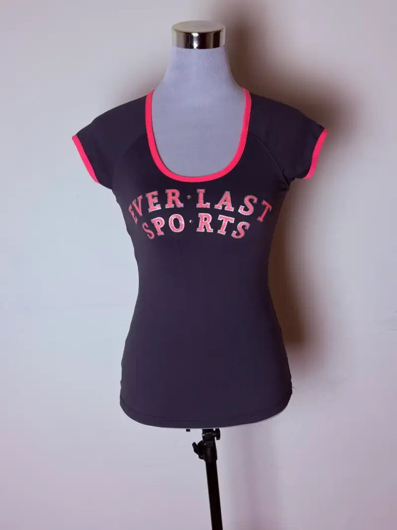 Polera deportiva Everlast gris/detalles  rosados - 2