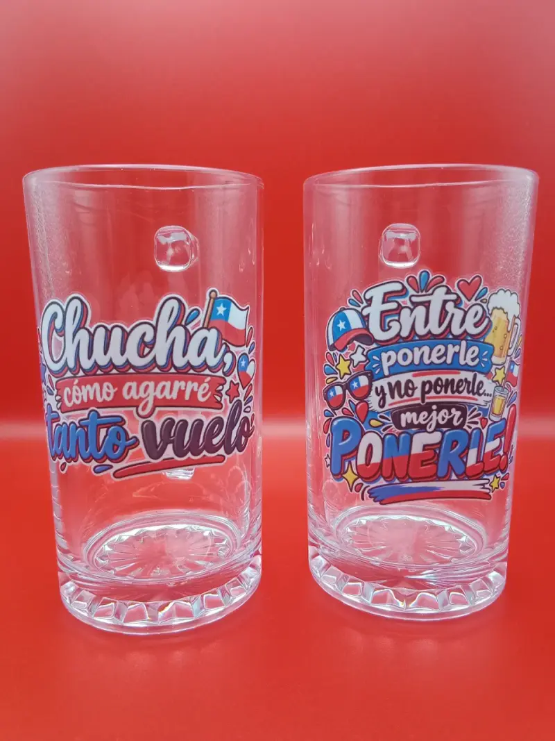 Vasos de vidrio y plástico con frases chilenas - 1
