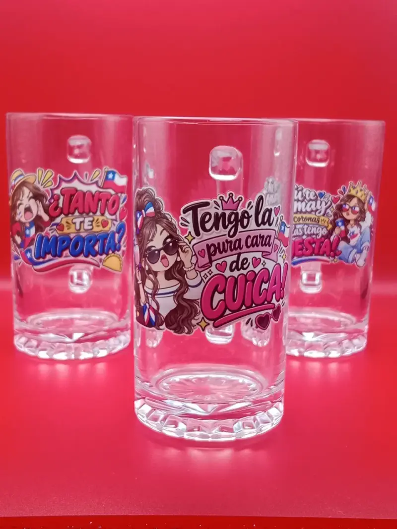 Vasos de vidrio y plástico con frases chilenas - 2