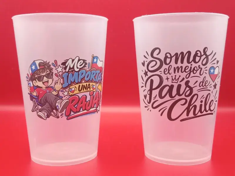 Vasos de vidrio y plástico con frases chilenas - 3