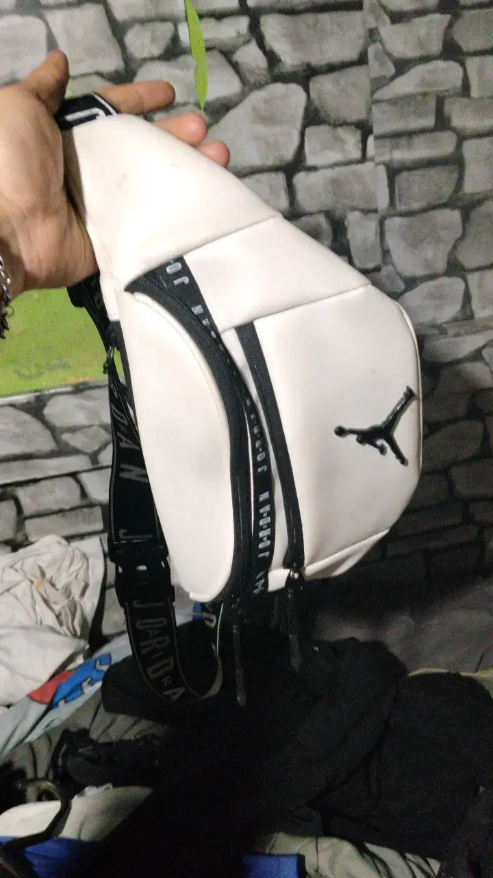 Riñonera blanca Jordan con logo - 1