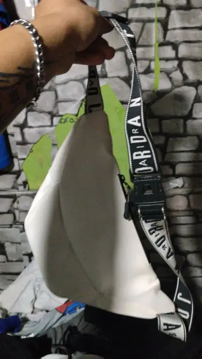 Riñonera blanca Jordan con logo - miniatura 2