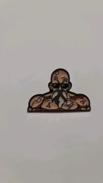 Pin de personaje calvo con barba y tatuajes - miniatura 1