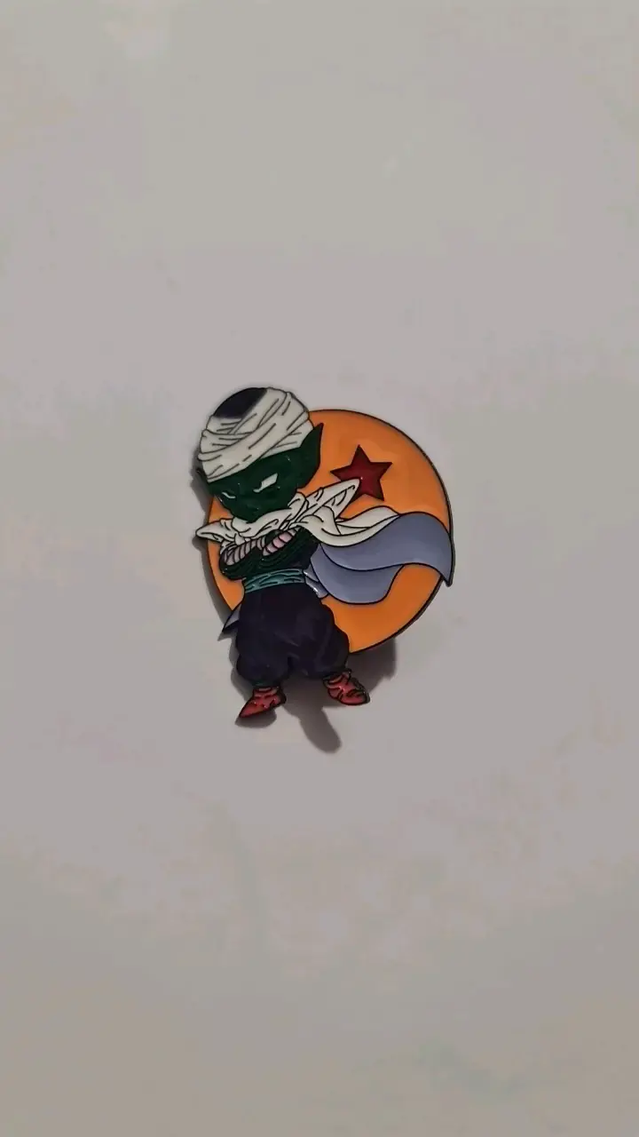 Pin de personaje anime con esfera del dragón - 1