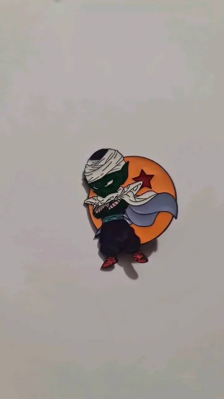 Pin de personaje anime con esfera del dragón - 2