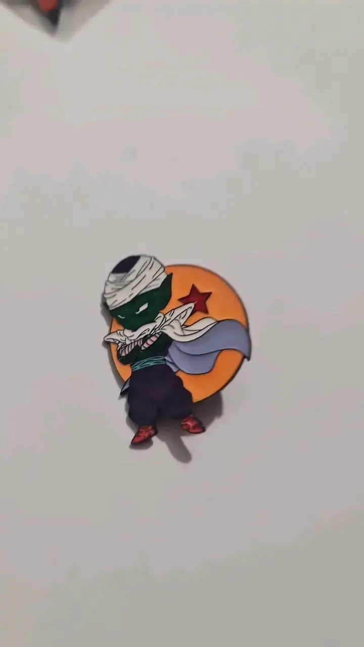 Pin de personaje anime con esfera del dragón - 4