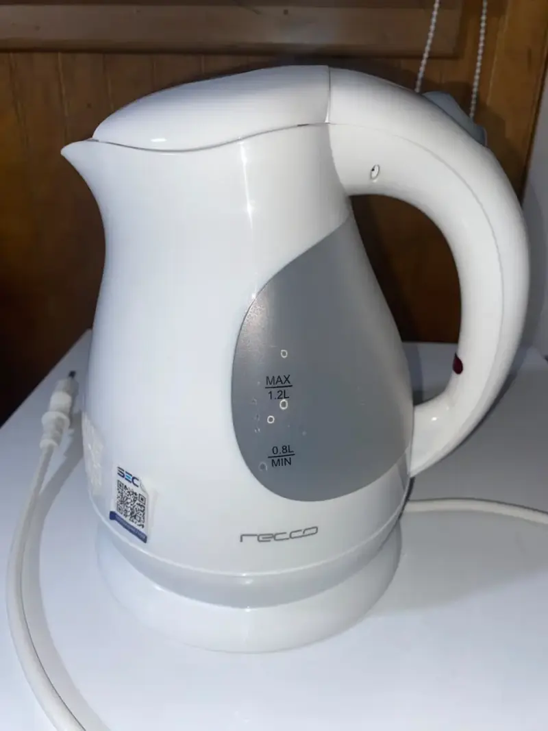 Hervidor eléctrico Recco 1.2L blanco - 1