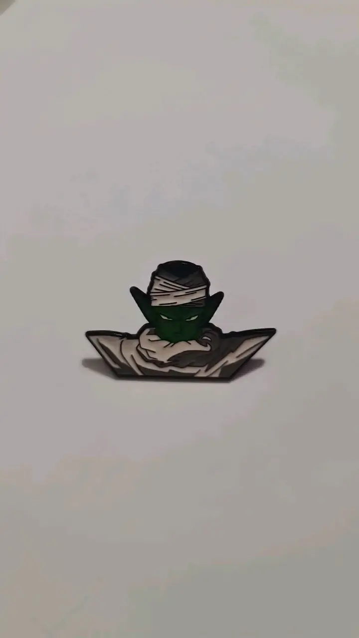 Pin de personaje animado verde con turbante - 2