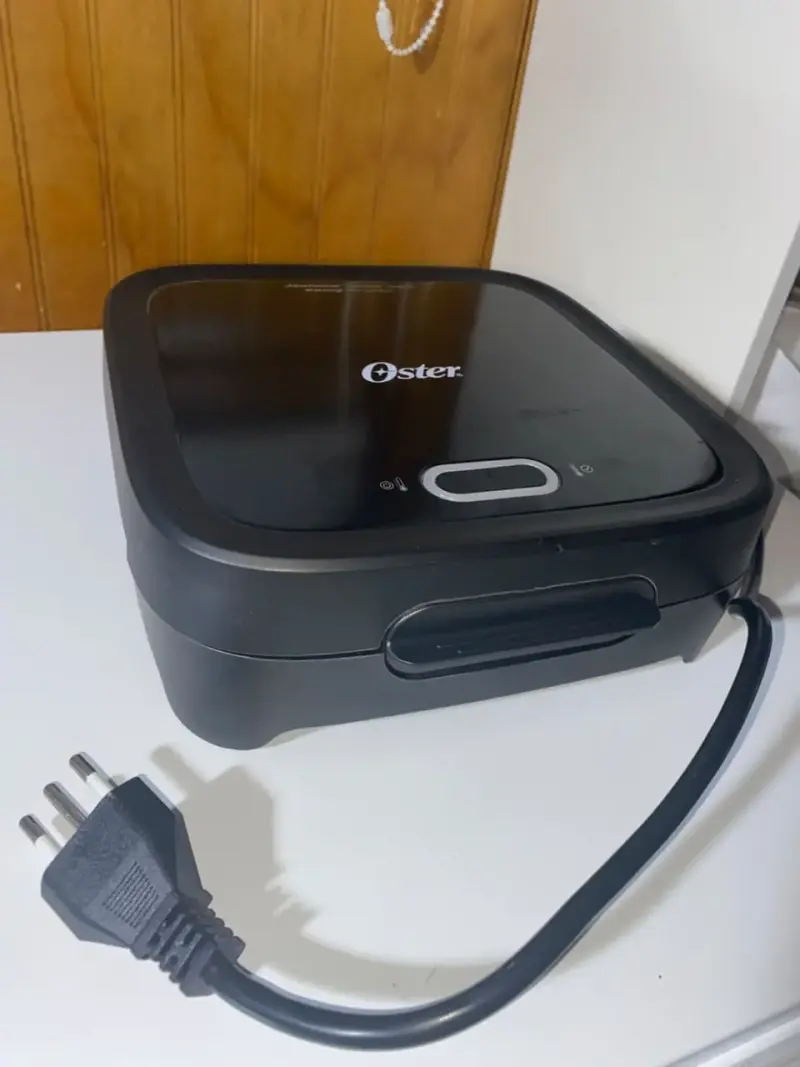 Parrilla eléctrica Oster compacta negra - 2