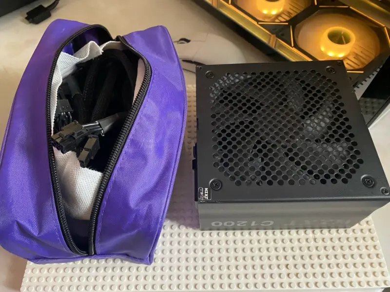 Fuente de Poder NZXT C1200 con Cables Modulares - 3