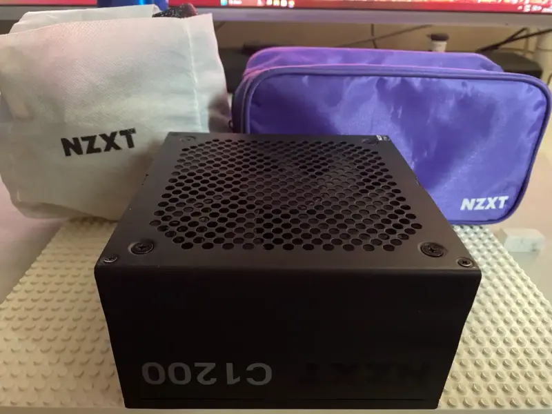 Fuente de Poder NZXT C1200 con Cables Modulares - 6
