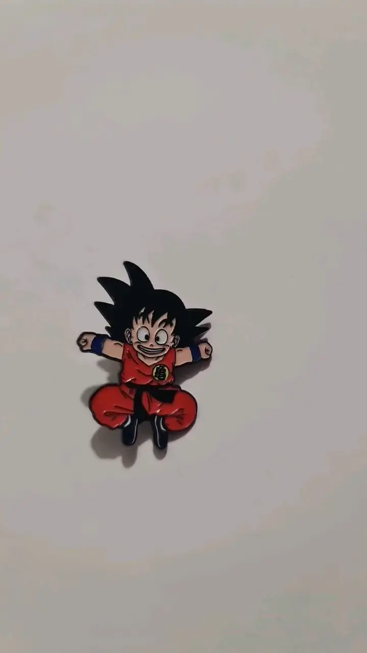 Pin de Goku pequeño en traje rojo - 2