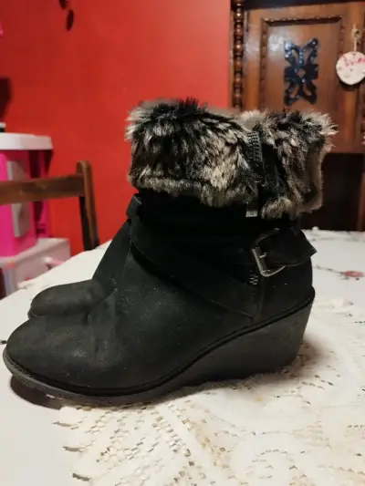 Botines de cuero negro con hebillas decorativas - miniatura 3