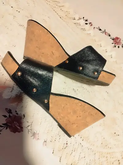Botines de cuero negro con hebillas decorativas - miniatura 4