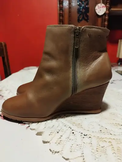 Botines de cuero negro con hebillas decorativas - miniatura 5