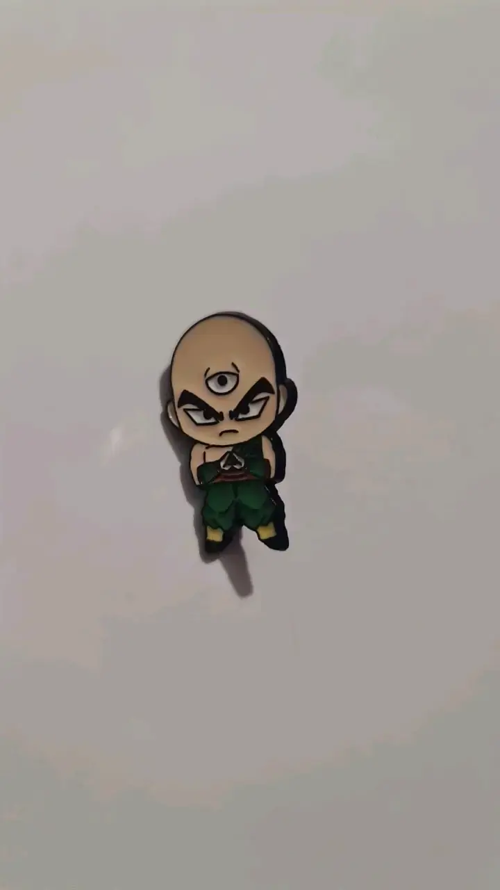 Pin de personaje anime con diseño único - 1