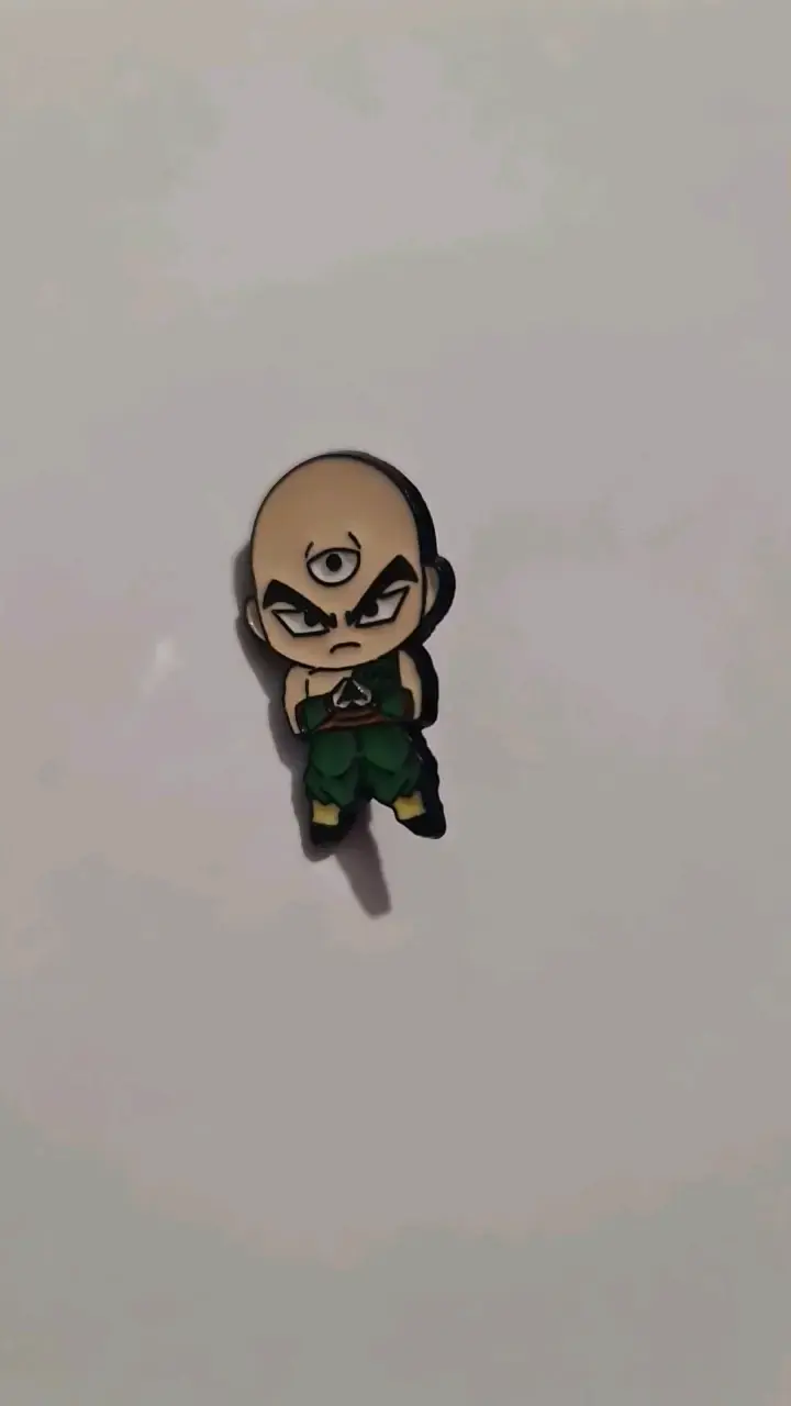 Pin de personaje anime con diseño único - 2