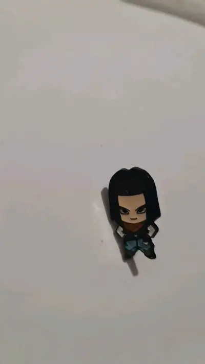 Pin de personaje anime estilo chibi - miniatura 1