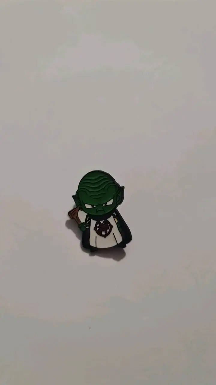 Pin de personaje verde estilo caricatura - 2